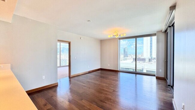 Building Photo - 1555 Kapiolani Blvd