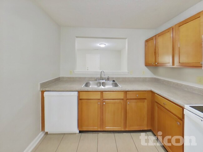 Foto del edificio - 1296 Edgewater Dr