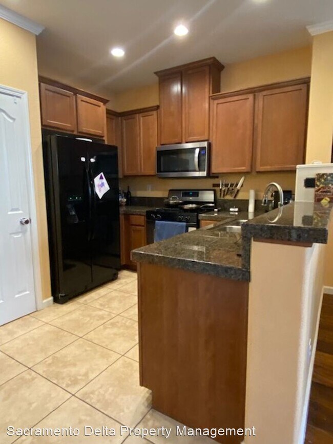 Foto del edificio - 2 br, 2.5 bath House - 8400 Roseto Rd #106