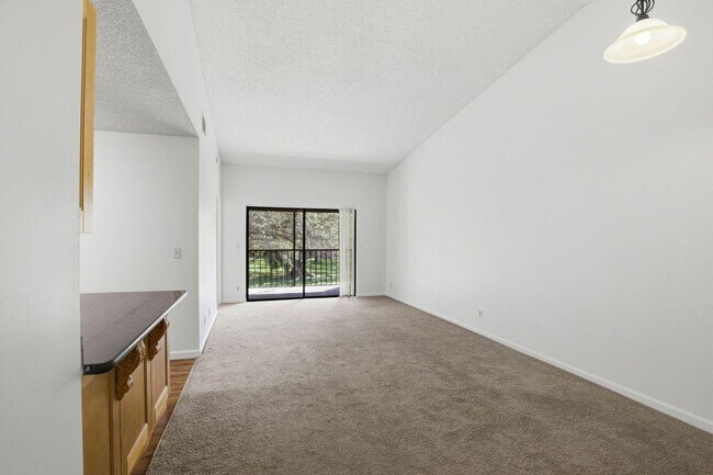 Foto del edificio - 3300 Jaywood Terrace