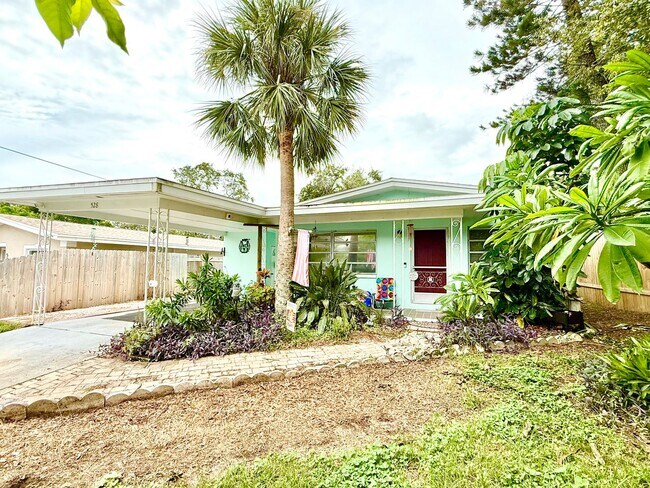 Building Photo - Bright & cozy 2bedroom 1bath home with out...