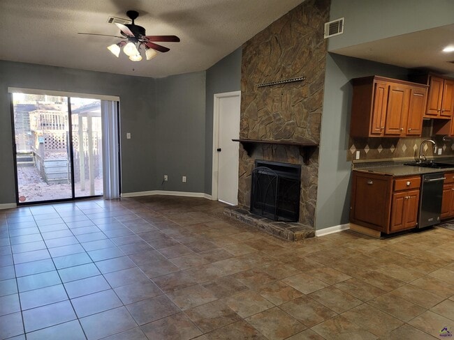 Building Photo - 211 Somerset Dr