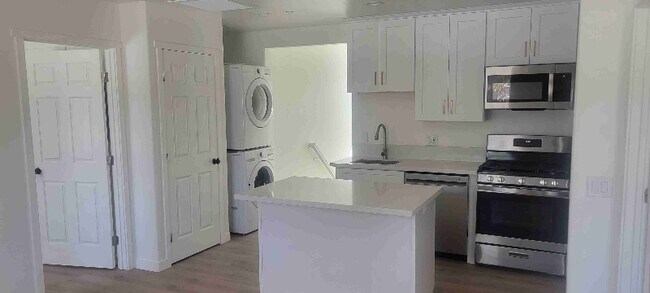 Foto del edificio - 8820 Noeline Ave