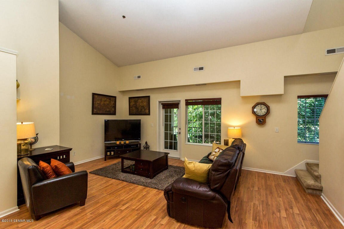 Foto principal - 857 37th Ave NW