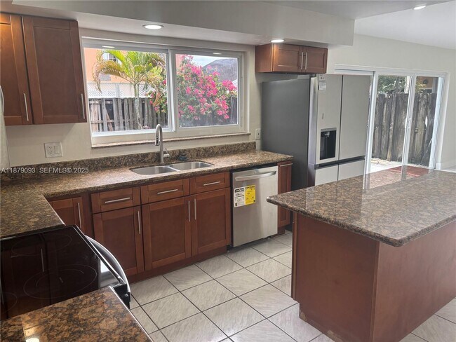 Building Photo - 9435 SW 144th Ct