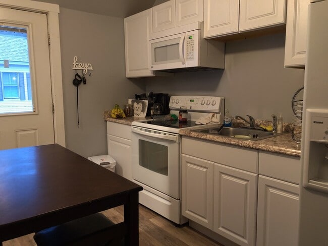 Eat in Kitchen - 6 Oak St