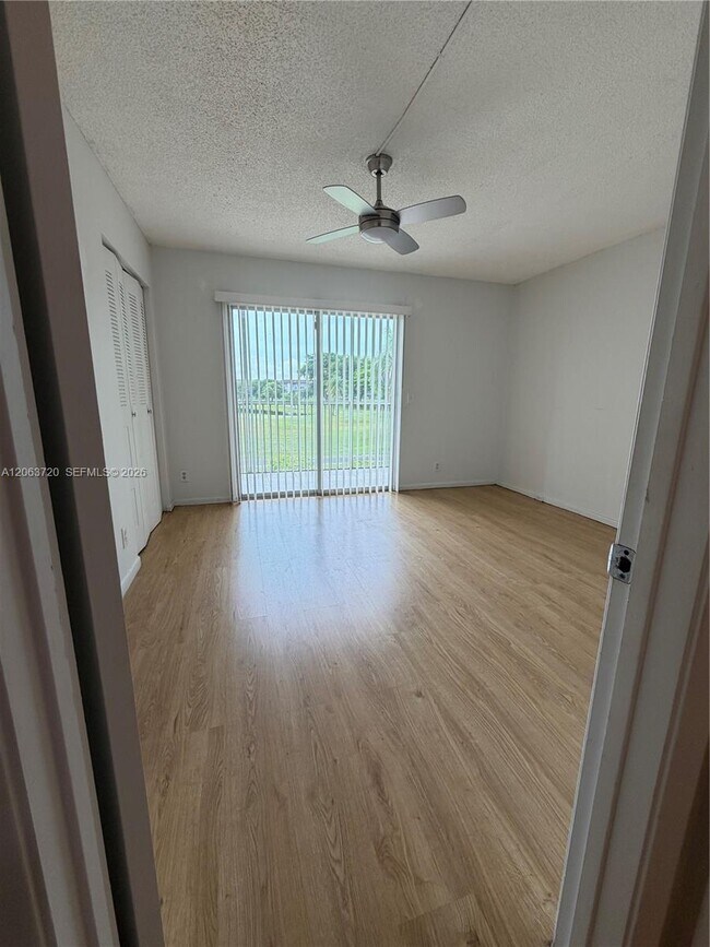 Foto del edificio - 13250 SW 4th Ct