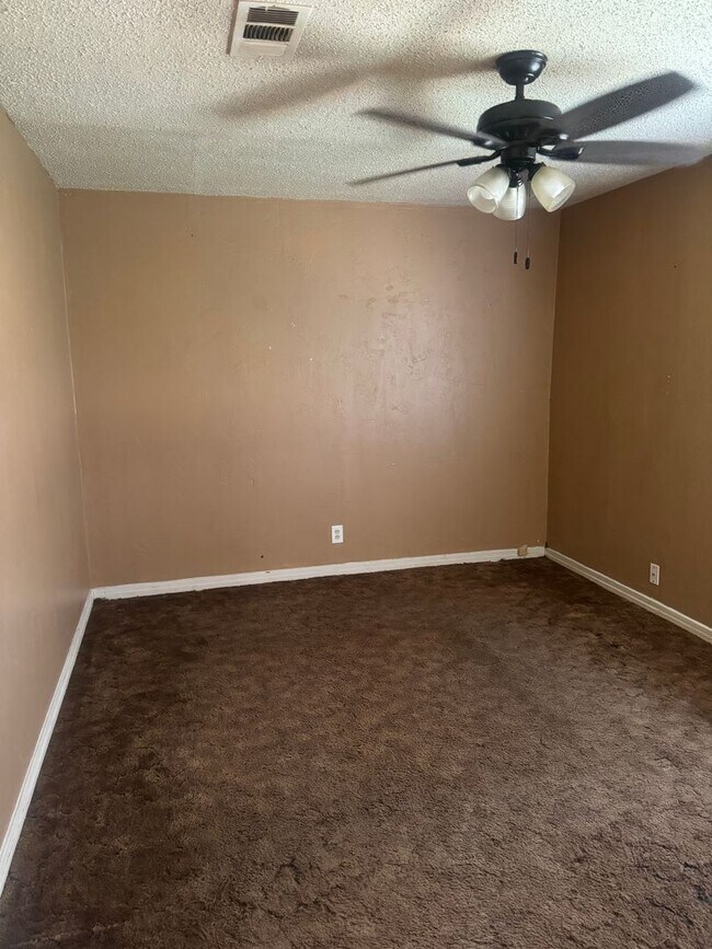Foto del edificio - 2 Bedrooms, 1 Bathroom