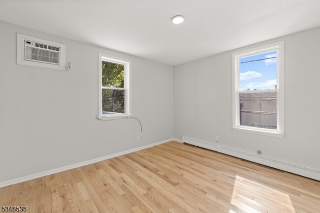Building Photo - 533 Ferry St