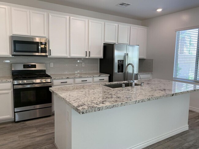 Foto del edificio - Skye Canyon 2 story home