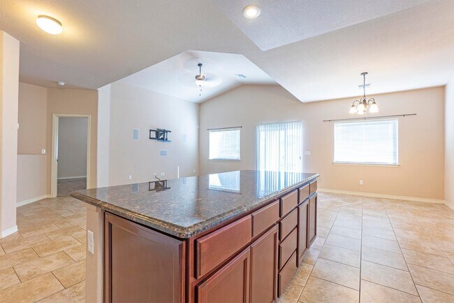 Foto del edificio - 7508 Wolf Creek Dr