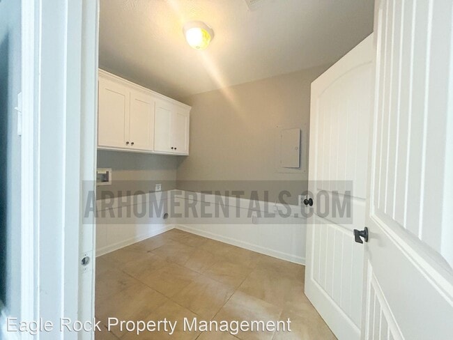 Building Photo - 4 br, 2 bath House - 9 Mary Drive