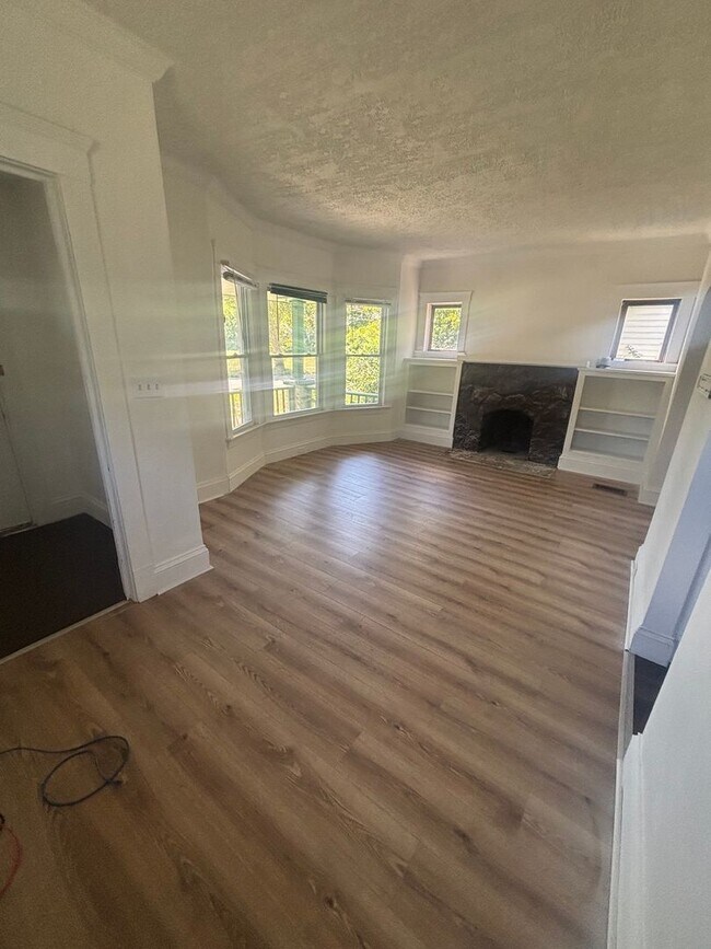 Foto del edificio - 4bd Single Cash Pay/Section 8 *SECURITY DEPOSIT SPECIAL*