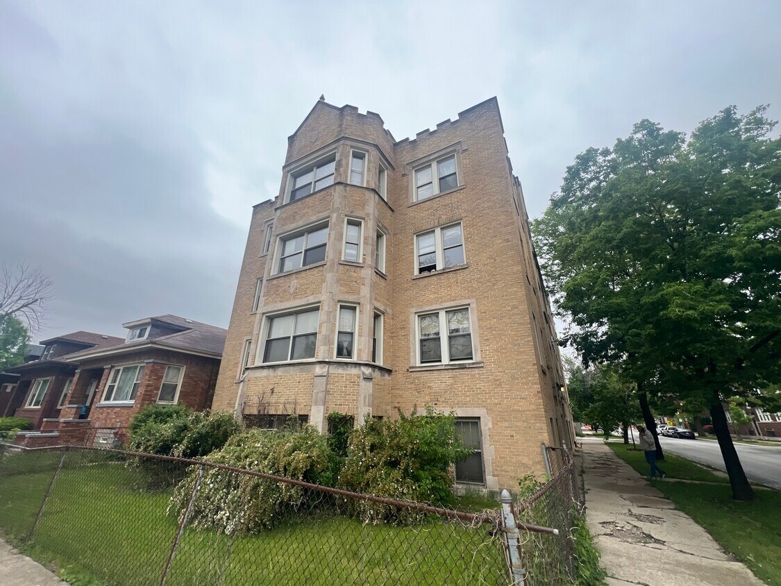 Foto principal - 1256 W 83rd St