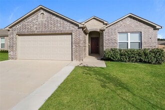 Building Photo - 1800 Sloane Dr