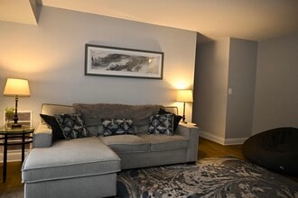 Building Photo - 1531 Colonial Dr Building Photo - 1531 Colonial Dr