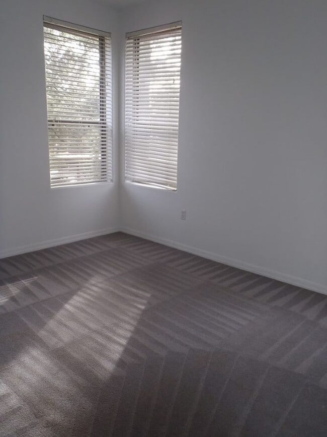 Building Photo - COMING SOON! 2-Bedroom, 2-Bathroom Summit ...