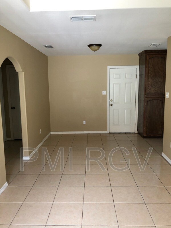 306 W Amy Dr Unit Apt B, San Juan, TX 78589 Condo for Rent in San