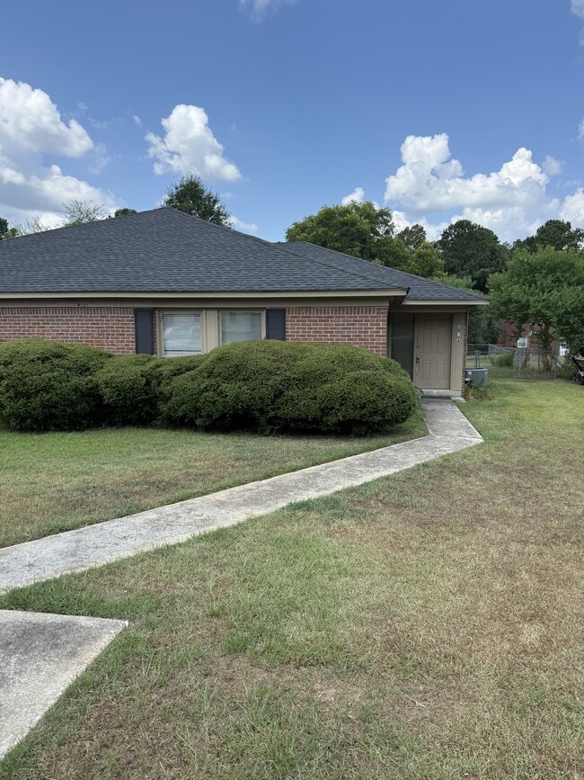 Building Photo - 107b Crow Dr