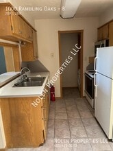 Building Photo - 1000 Rambling Oaks Dr