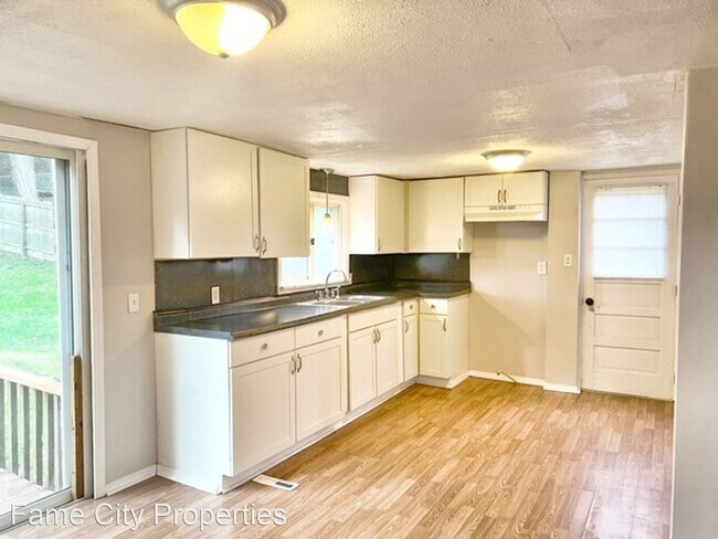 Foto del edificio - 3 br, 1 bath House - 3119 Woodland Ave NW