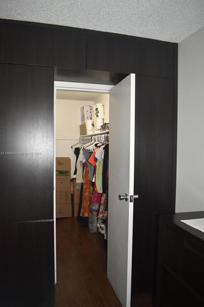 Foto del edificio - 5231 Geneva Ct