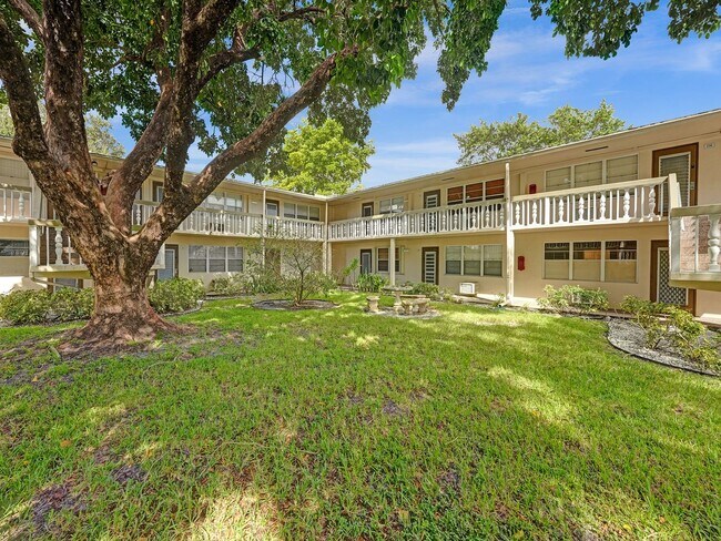 Building Photo - Beautiful fully furnished 2 bedroom 1 bath.