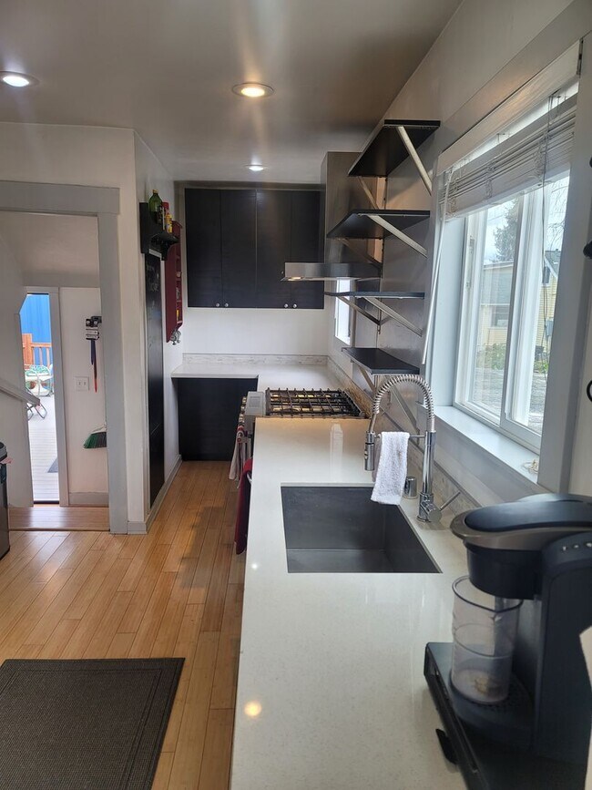 Foto del edificio - North Burien 5 bedroom 2 bath craftsman ho...