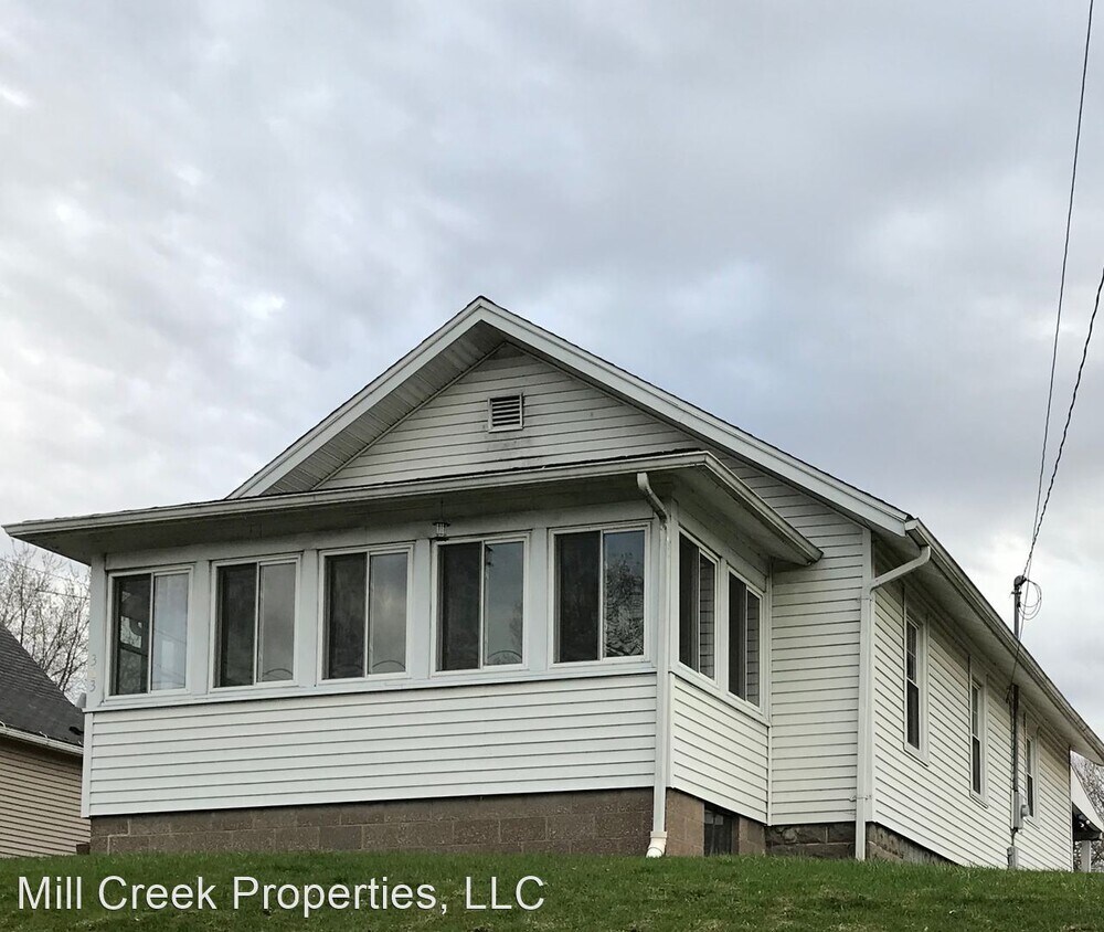 2 br, 1 bath House 363 22nd Place House Rental in Clinton, IA