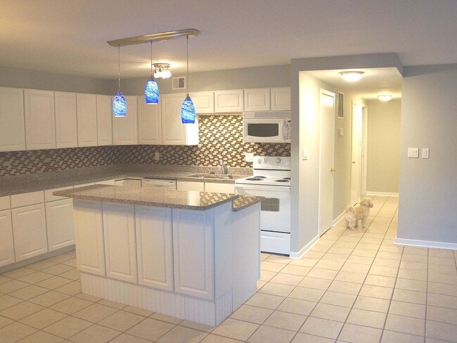 Foto del edificio - "Discover Urban Elegance: Spacious 2-Bed, 2-Bath Apartment in the Heart of Baltimore!"