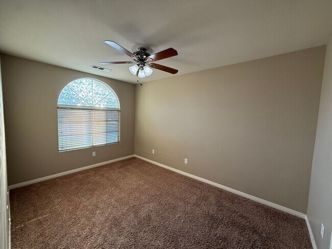 Building Photo - Spacious home with Solar!