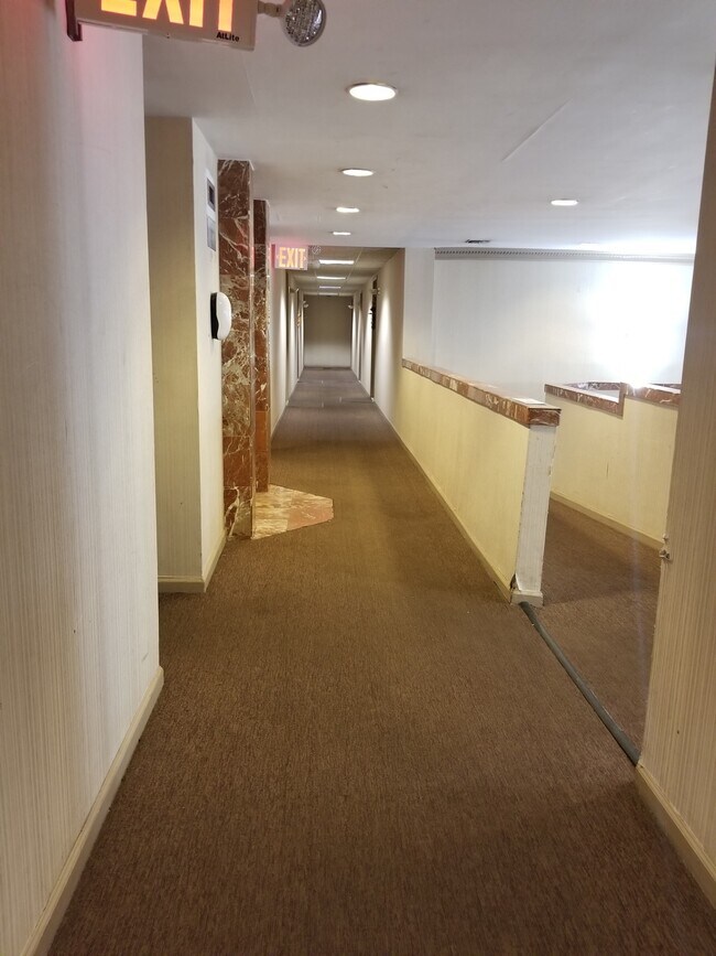 Foto del edificio - 195 Wellington Ct