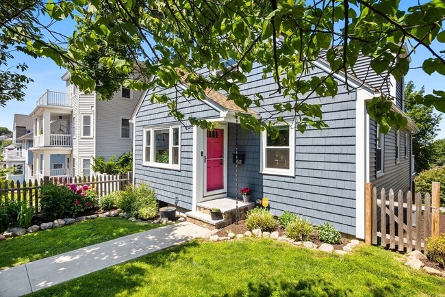 Building Photo - 52 Montvale St