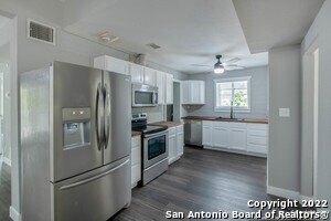 Foto del edificio - 636 Cypress Ridge Rd