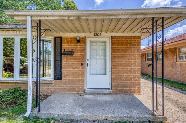 Foto del edificio - 3205 Menominee Ave