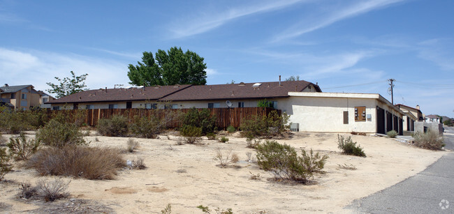 Building Photo - Desert Knolls