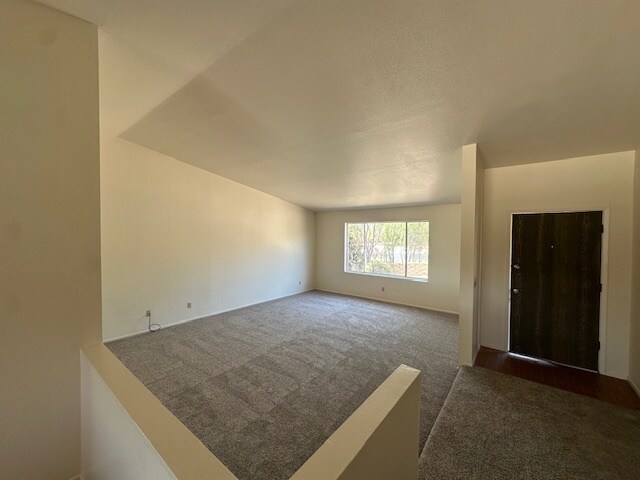 Foto del edificio - HOUSE FOR RENT