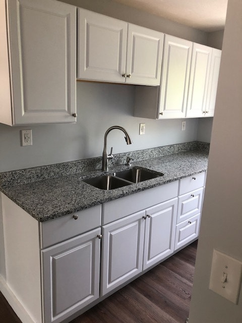 Building Photo - 93 1/2 Lake St