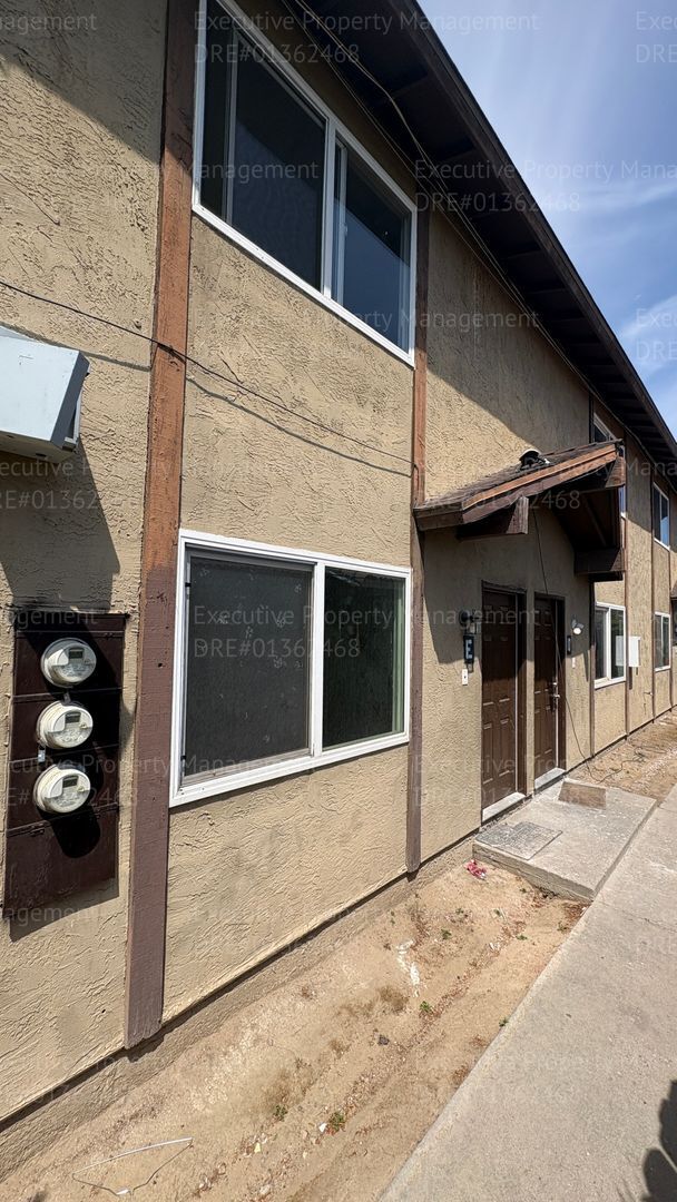 Foto del edificio - 2 bedroom 1.5 bathroom townhome (Move In Special Available OAC)