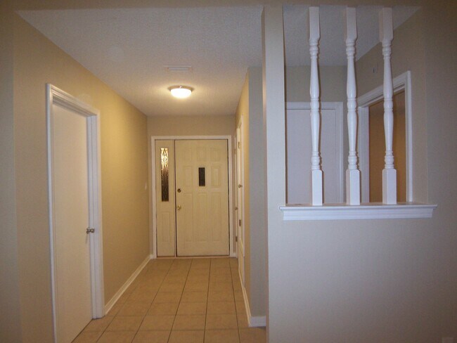Foto del edificio - 727 Valley Ridge Way