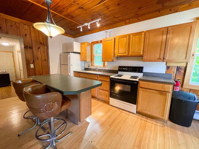 Building Photo - 78 Elm St