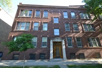 Building Photo - 3767 N Lakewood Ave