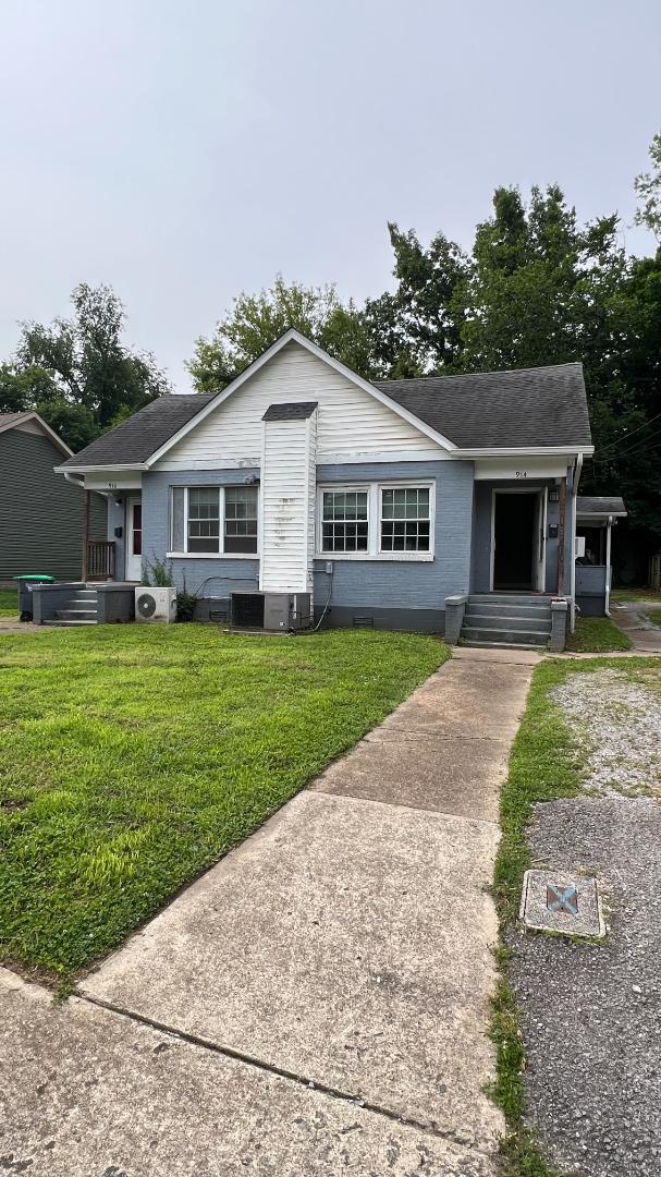 Building Photo - 914 Clark St