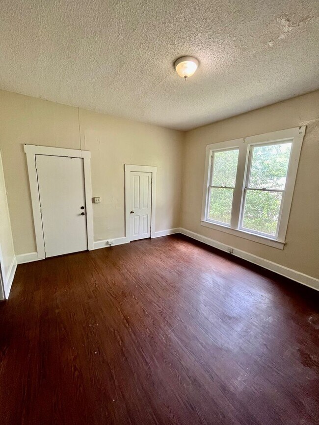 Foto del edificio - NICE 3BR/1BA Lakeland Home w/Large Covered Porch. NO APPLICATION FEE!