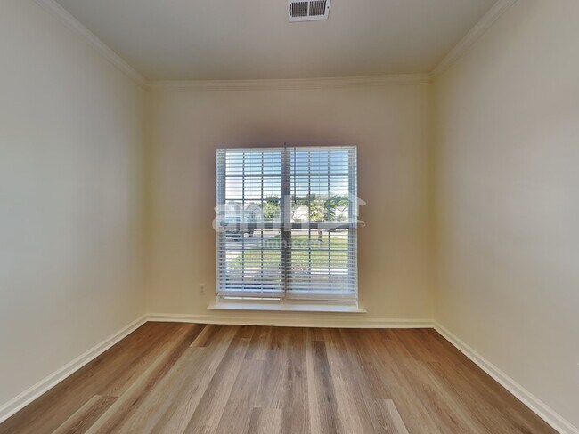 Building Photo - 415 Caperton Way