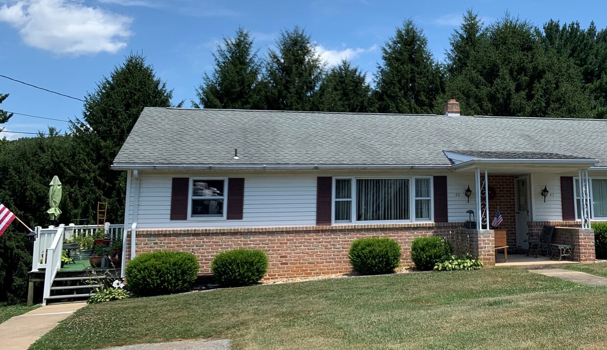 65 W Chestnut St, Dallastown, PA 17313 Townhome Rentals in Dallastown