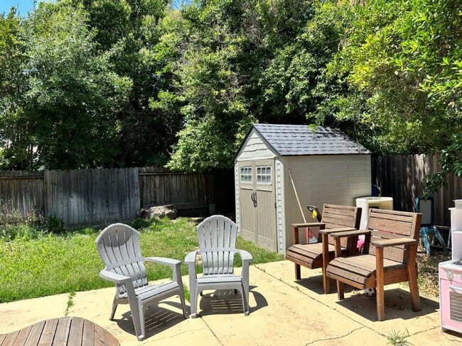 Building Photo - Spacious 4-Bedroom Home with Solar in Prim...