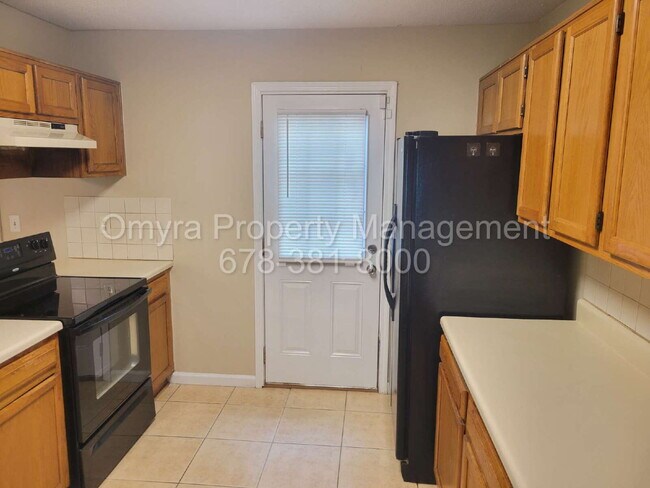 Foto del edificio - Beautiful Kennesaw Home in Great School District with Loft and Sunroom!