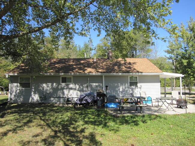 Building Photo - 3001 W 100 S