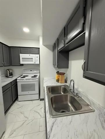 Foto del edificio - 6646 E Lovers Ln